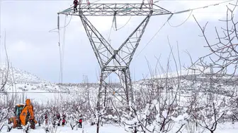 Romanya'da kar fırtınası nedeniyle 200 bin hanenin elektriği kesildi