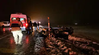 Muş - Erzurum kara yolunda otomobil takla attı : 2 kişi yaralandı