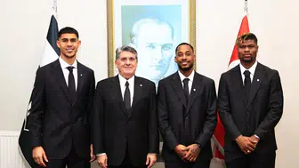 Beşiktaş'tan yeni transferlere toplu imza töreni