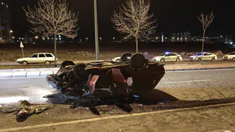 Kayseri'de otomobiller çarpıştı : Ters dönen araçtaki 4 kişi yaralandı