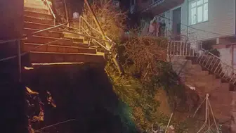 Sarıyer'de yağış nedeniyle merdivenler çöktü