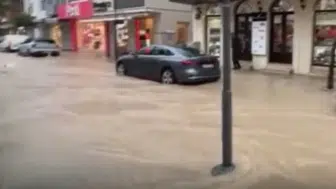 İzmir Çeşme'de sağanak yağış etkili oldu