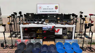 Antalya'da tarihi eser operasyonu : Milyonluk malzemeler ele geçirildi