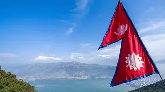 Nepal'de yolcu otobüsü nehre düştü : Çok sayıda ölü ve yaralı var