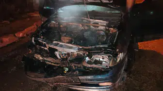 Elazığ'da park halindeki araç alevlere teslim oldu