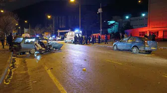 Gümüşhane'de iki otomobil çarpıştı : 1 ölü, 3 yaralı