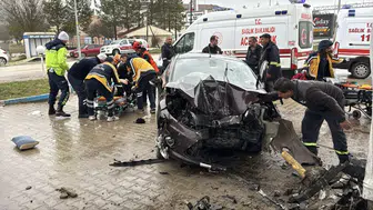 Karabük'te feci kaza! Otomobil LPG istasyonuna çarptı, 5 kişi yaralandı