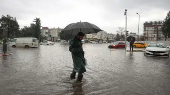 Sağanak yağış Osmaniye'de su baskınına yol açtı