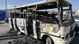 İzmir’de park halindeki midibüs yandı : 16 yaşındaki çocuk hayatını kaybetti