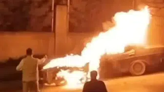 Tuzla'da park halindeki otomobil alev alev yandı