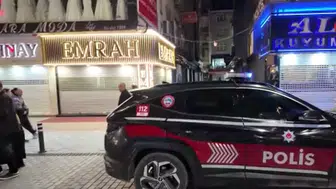 Ümraniye'de kuyumcuda silah kazası : Arkadaşını kasığından vurdu!