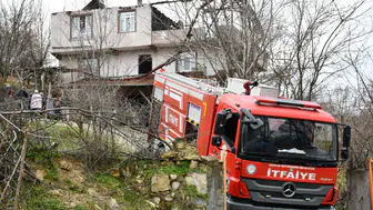 Samsun'da 2 katlı ev alevlere teslim oldu!