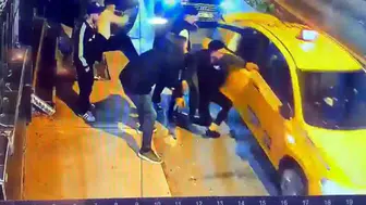 İstanbul Avcılar'da darp : Alkollü yolcu önce şoföre daha sonra taksiye saldırdı