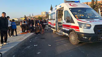 Şanlıurfa'da tarım işçilerini taşıyan minibüs kaza yaptı : Çok sayıda yaralı var!