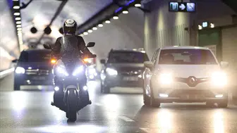 İstanbul'da trafiği tehlikeye düşüren motosiklet sürücüsüne ceza uygulandı