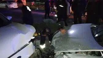 Mardin Kızıltepe'de otomobiller çarpıştı : 3'ü çocuk 6 yaralı