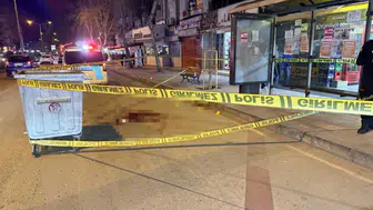 Adana'da otobüs bekleyen genç, husumetlisi tarafından silahla vuruldu