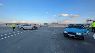 Karaman'da iki otomobil çarpıştı : Sürücüler yaralandı