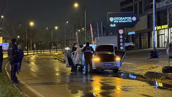 Bursa'da 'dur' ihtarına uymayan araçtan el bombası ve tabanca çıktı