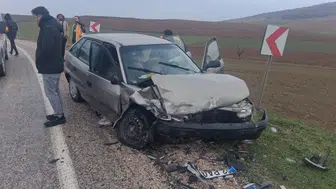 Tokat'ta 2 otomobil çarpıştı : 7 kişi yaralandı