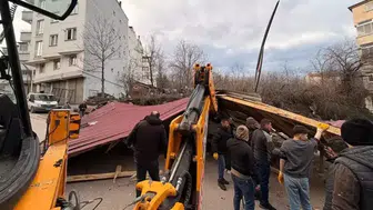 Ordu'da fırtına kabusu : 11 evin çatısı uçtu, ağaçlar devrildi