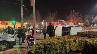 Gaziantep'te otobüs ve hafif ticari araç çarpıştı : 3 kişi yaralandı