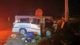 Bursa'da minibüs ile kamyon çarpıştı : Yaralılar var