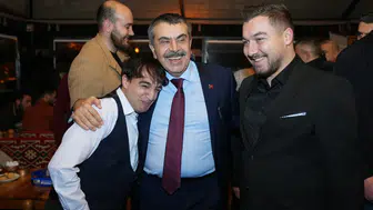 Bakan Tekin, Erzurum'da iftar sonrası gençlerle buluştu