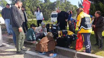 Antalya'da motorlu bisiklet takla attı : Anne ve kızı yaralandı