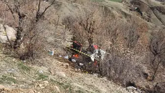 Elazığ Arıcak'ta patpat motoru uçuruma yuvarlandı : 1 ölü, 1 yaralı