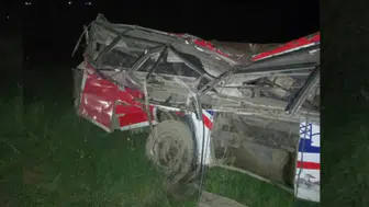 Nepal'de yolcu otobüsü uçuruma yuvarlandı : 13 ölü , 34 yaralı