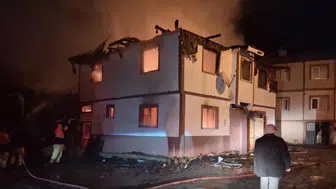 Kastamonu’da yangın paniği : İki katlı ev ve ahır alev alev yandı!