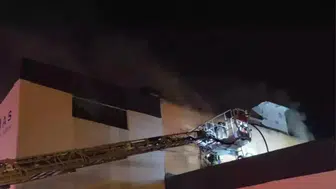 Sultangazi'de mobilya atölyesinde yangın çıktı