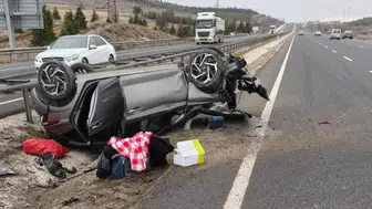 Eskişehir'de kontrolden çıkan otomobil ters döndü : 2 yaralı