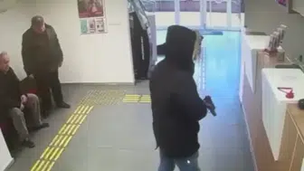 Fatih'teki banka soygunu güvenlik kamerasında