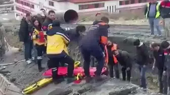 Başakşehir’de İSKİ'nin çalışması sırasında 1 işçi çukura düştü