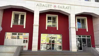 Okulda Atatürk'e hakaret ettiği iddia edilen öğretmen tutuklandı