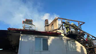 Denizli'de yangın : Evin çatısı kullanılamaz hale geldi