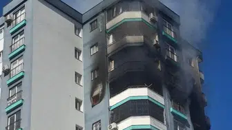 Adana’da 10’uncu katta yangın : Polis havaya ateş açtı