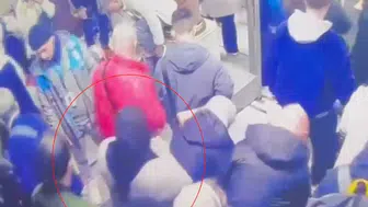 Sultanahmet Meydanı'nda yankesicilik yapan 2 kadın suçüstü yakalandı