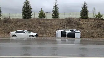 Afyonkarahisar'da otomobille hafif ticari aracın çarpıştığı kazada 6 kişi yaralandı