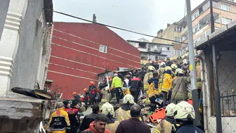 Fatih'te bina çöktü
