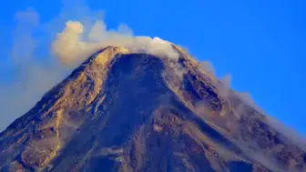Filipinler'de Mayon Yanardağı alarmı : 24 saatte 173 deprem ve piroklastik akıntı