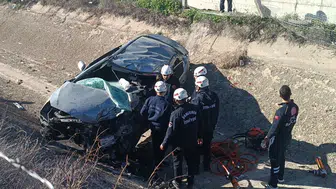 Şanlıurfa'da kamyonla çarpışan otomobilin sürücüsü hayatını kaybetti