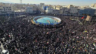 İran ayağa kalktı : Hamaney için yüz binler meydanlara döküldü