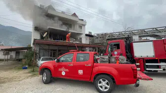 Fethiye'de 3 katlı binanın ikinci katında yangın çıktı