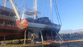 Manavgat'ta tur teknesinde yangın : 1 işçi dumandan etkilendi