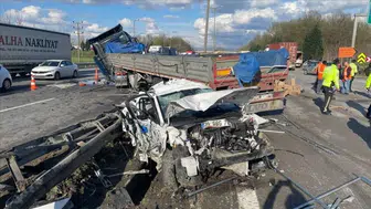 Samsun'da freni boşalan tır refüje çıktı