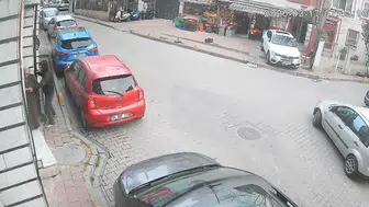 Fatih’te kapkaççı kadının telefonunu çaldı