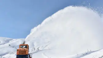 Hakkari'de kar etkisi : 74 yerleşim yeri ulaşıma kapandı